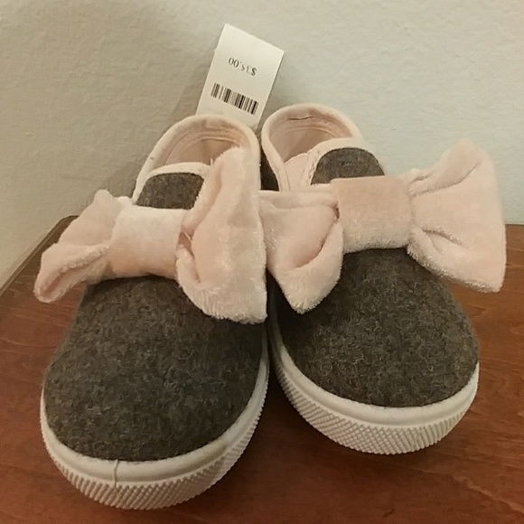 OshKosh B'gosh gray slip-on sneaker w/ pink bow - Picture 8 of 8